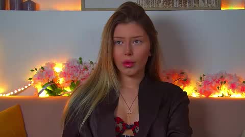 Mia online show from February 16, 12:43 pm