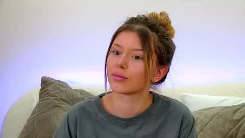 Mia online show from February 22, 10:18 am