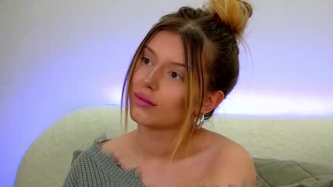 Mia online show from March 3, 12:48 pm