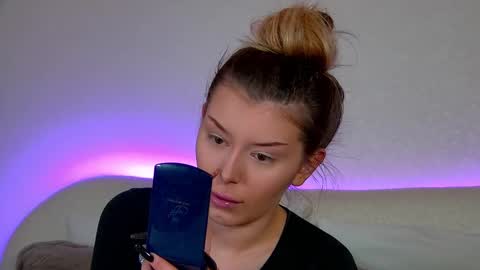 Mia online show from March 10, 6:38 am