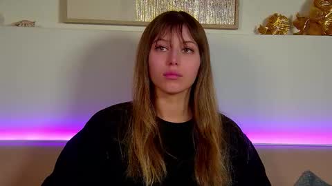 Mia online show from December 2, 6:41 am