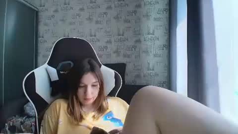 liliawoolf online show from April 6, 8:26 am