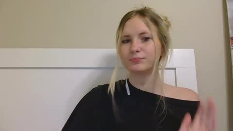 lilib2656 online show from May 2, 2:49 am