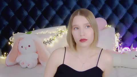 LiliLinn online show from March 8, 8:11 am