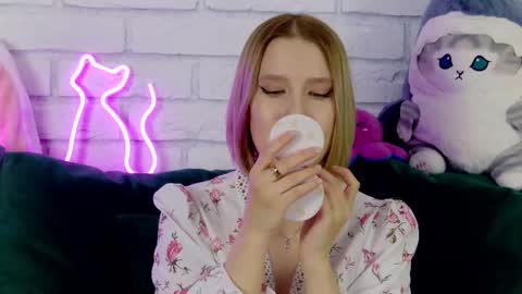 LiliLinn online show from March 12, 11:09 am