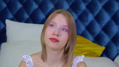 LiliLinn online show from October 4, 6:22 am