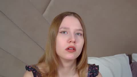 LiliLinn online show from July 18, 4:49 am