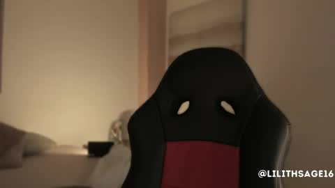 lilith_sage_ online show from October 22, 11:54 am