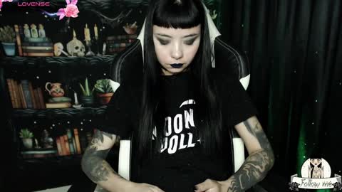   online show from December 6, 11:25 pm