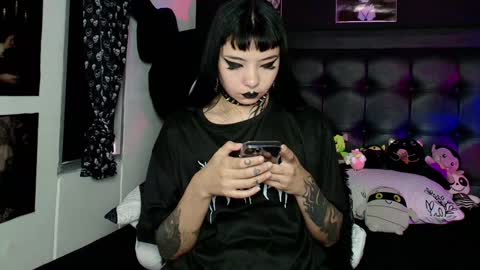   online show from February 3, 9:18 pm