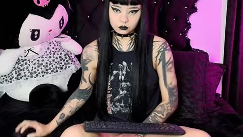   online show from November 24, 11:15 pm