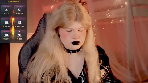 LilithNelson online show from April 12, 1:32 am