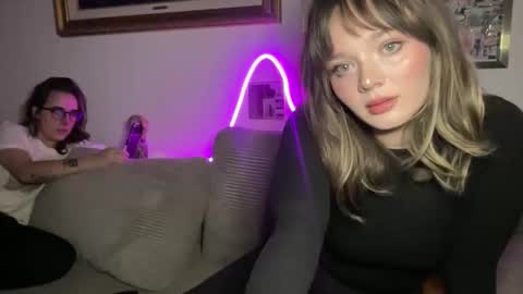 lilldaddysgirl online show from January 6, 3:21 am