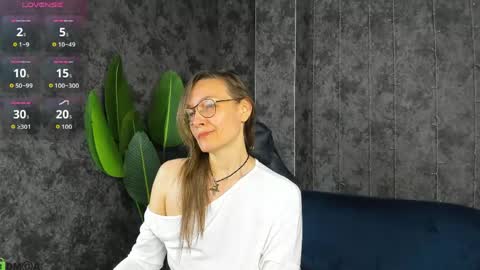 lillian_white1 online show from May 24, 12:59 am