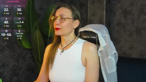 lillian_white1 online show from May 28, 12:41 am