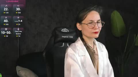 lillian_white1 online show from June 3, 12:57 am