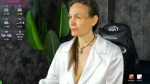 lillian_white1 online show from June 8, 12:36 am