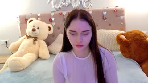 Snapshot of lilliana_moon chatting on February 19, 11:39 am lilliana_moon online show from February 19, 11:39 am