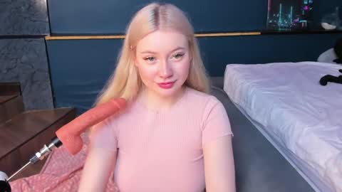 lillie_berry online show from April 17, 4:37 am