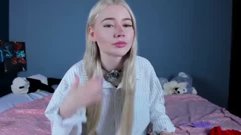 Snapshot of lillie_berry chatting on June 21, 4:59 am lillie_berry online show from June 21, 4:59 am