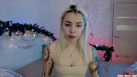 LilliMoore online show from December 15, 12:48 am