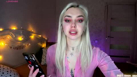 LilliMoore online show from April 12, 11:32 pm