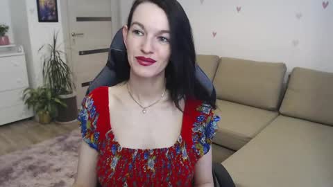 lilliyves online show from June 7, 6:11 pm