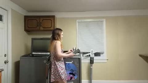 lilly_adams88 online show from April 10, 2:28 am