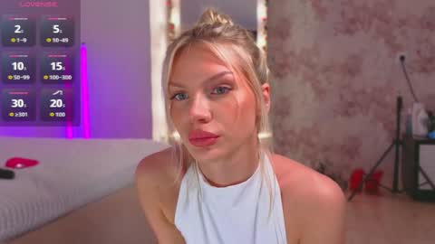 lilly_lux online show from April 19, 1:32 pm