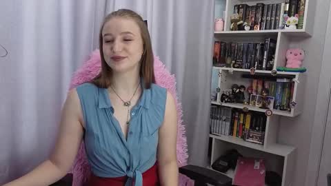 Snapshot of lillyfan_x chatting on October 12, 4:44 am LillyFan X online show from October 12, 4:44 am