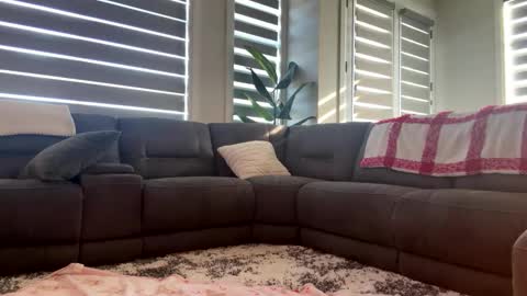 Ava online show from March 24, 1:49 pm