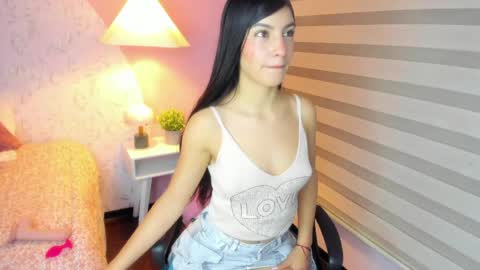 Snapshot of lily__10 chatting on May 8, 8:25 pm Lily online show from May 8, 8:25 pm