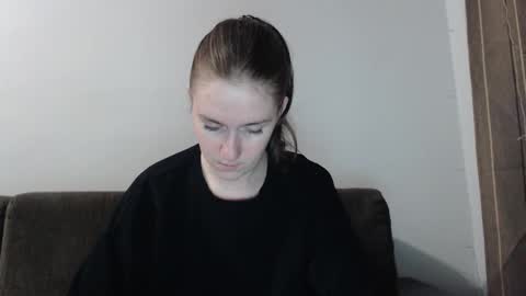 Snapshot of lily_love_x chatting on December 17, 2:17 am lily_love_x online show from December 17, 2:17 am