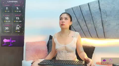 Snapshot of lily_meghan chatting on June 3, 7:41 pm LILY MEGHAN online show from June 3, 7:41 pm