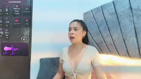 Snapshot of lily_meghan chatting on June 9, 8:31 pm LILY MEGHAN online show from June 9, 8:31 pm