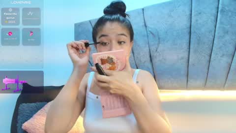 Snapshot of lily_meghan chatting on June 29, 8:20 pm LILY MEGHAN online show from June 29, 8:20 pm
