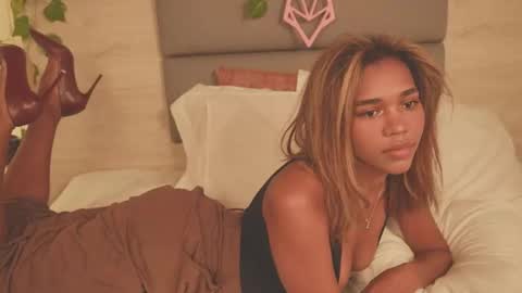 Lily Miiller online show from December 20, 9:33 pm