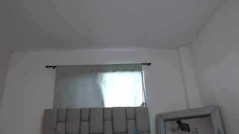 lily_rose0 online show from May 23, 7:29 pm