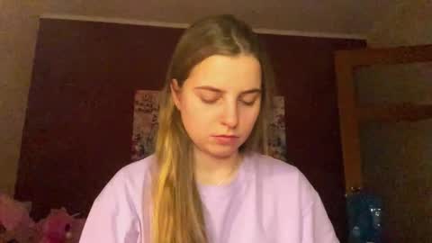Snapshot of lily_smily chatting on February 10, 1:37 pm Lily online show from February 10, 1:37 pm