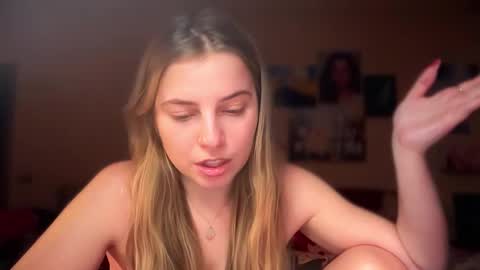 Snapshot of lily_smily chatting on March 27, 8:52 pm Lily online show from March 27, 8:52 pm