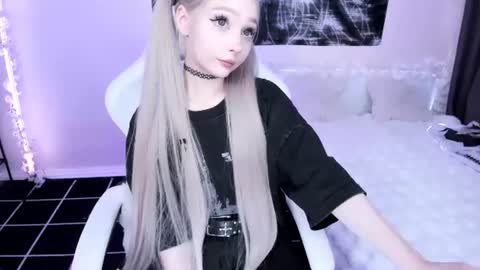Lily online show from June 24, 2:32 am