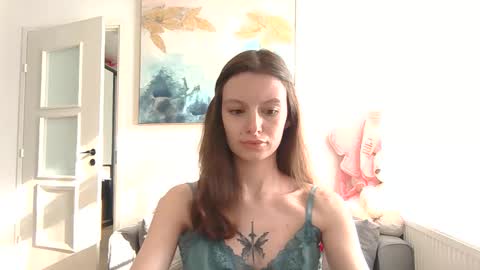 lilycandy_ online show from April 21, 2:34 pm