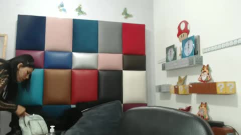 lilyjamesx online show from January 19, 2:49 pm