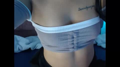 lilyjamesx online show from January 5, 5:27 pm