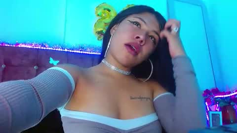 lilyjamesx online show from February 5, 2:54 pm