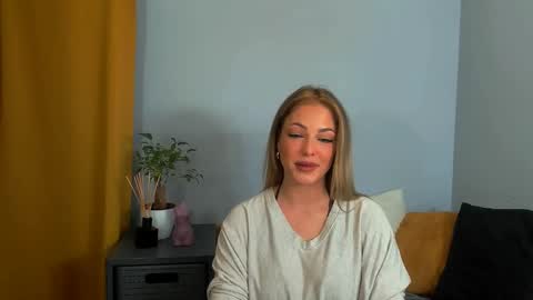 Lily online show from February 18, 9:53 pm