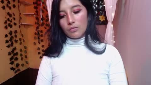 lilymoon_018 online show from May 1, 2:10 pm