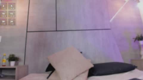 Snapshot of lilyrousse_ chatting on May 1, 7:18 pm online show from May 1, 7:18 pm