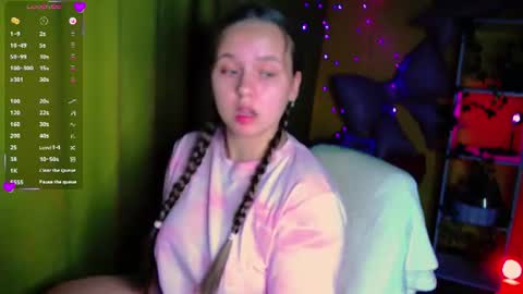 Snapshot of lilysweet13 chatting on June 27, 11:43 pm Lily online show from June 27, 11:43 pm