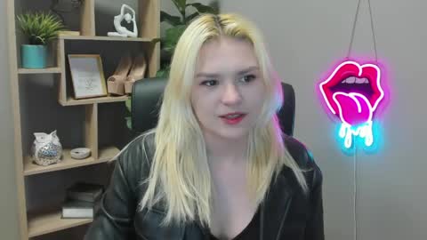 Lily online show from April 7, 6:36 am